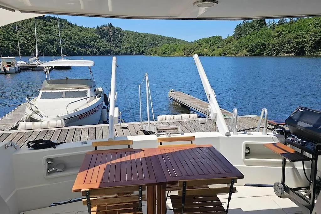 Nuits Insolites Sur Un Bateau 12M En Pleine Nature Bully