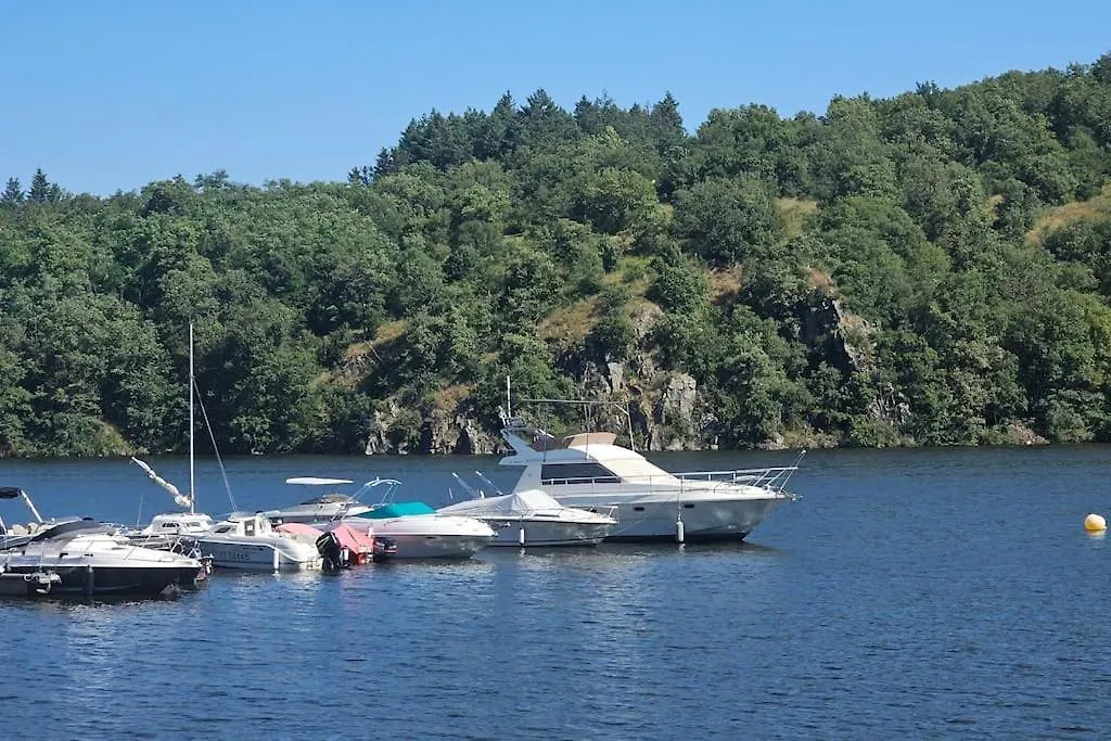 Botel Nuits Insolites Sur Un Bateau 12M En Pleine Nature Bully